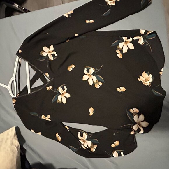 Classic Floral Blouse with Leather Trim - Picture 5 of 6